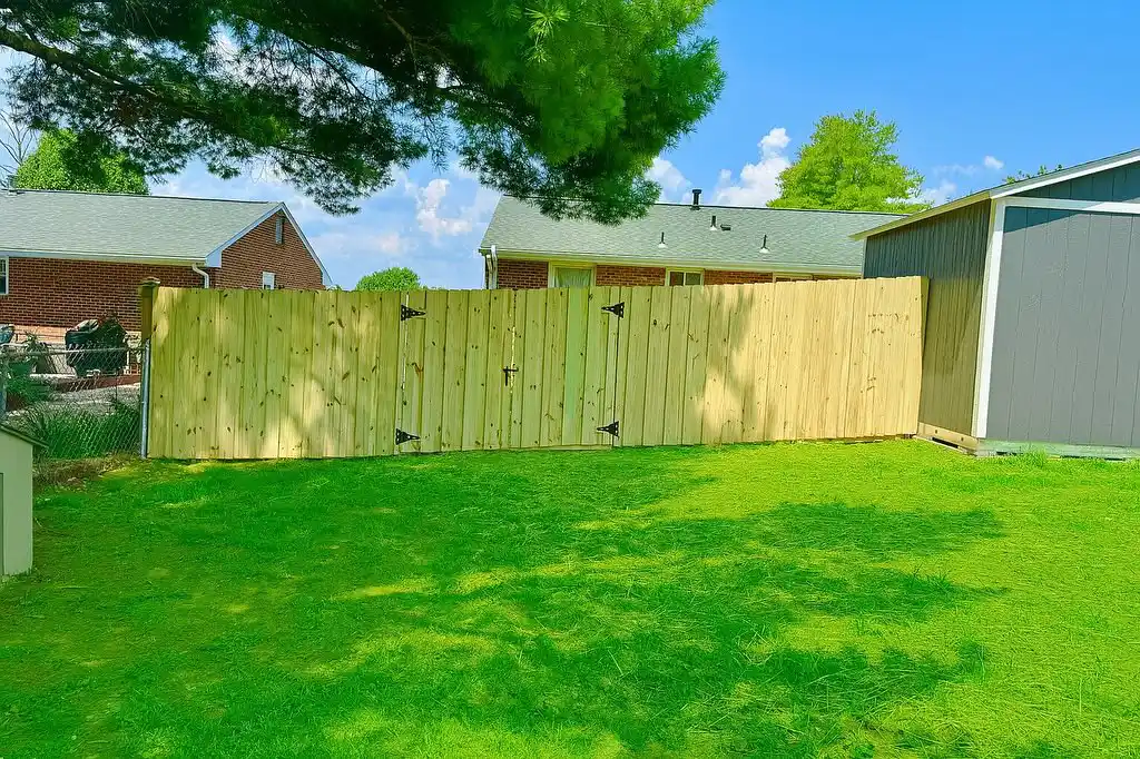 Hollins VA privacy fence